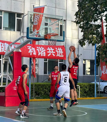 賽場結(jié)友誼 合作拓市場——省建科院與中建三局東北分公司開展籃球友誼對(duì)抗賽(圖3) 賽場結(jié)友誼 合作拓市場——省建科院與中建三局東北分公司開展籃球友誼對(duì)抗賽(圖3)